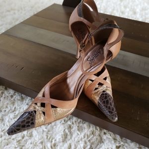 Carlos Santana Pumps